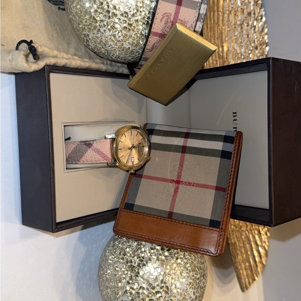 Burberry Gold and Cream Men's Belt - Picture 2 of 2